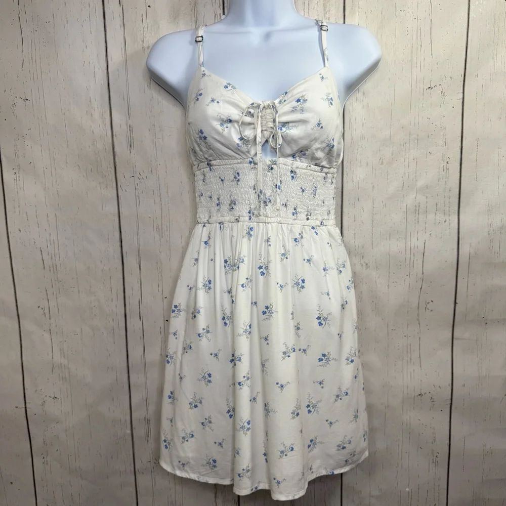 Hollister Babydoll White Blue Floral Smocked Mini Dress Tie Front S Coquette